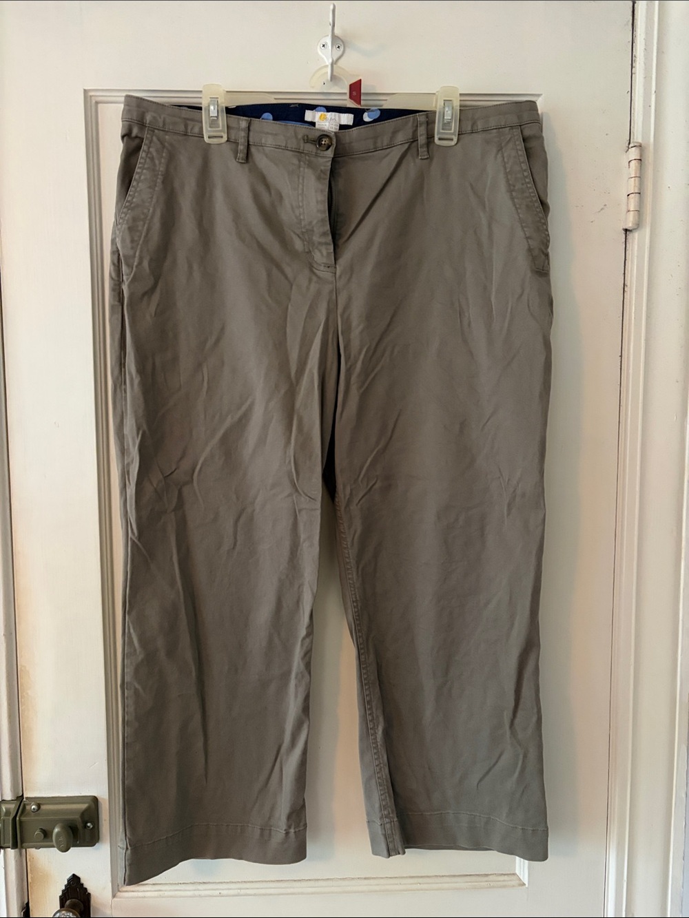 Boden Cropped Chino Pants in Olive
